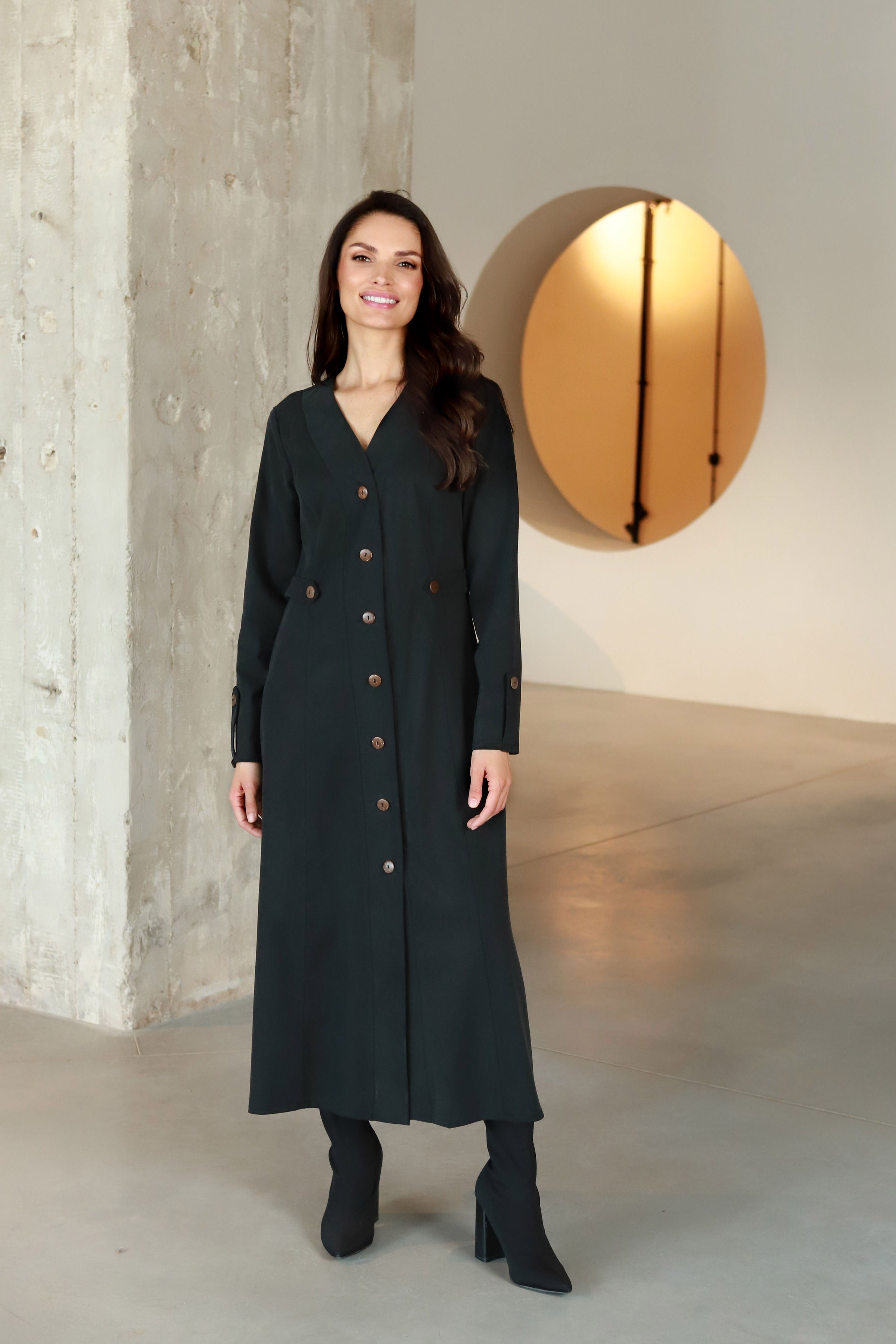 Lega midi suknelė su sagomis "Ivana Graphite Black"