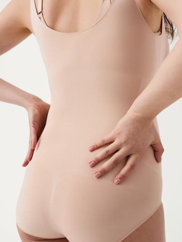 Spanx stipriai formuojantis bodis atvira krūtine "OnCore Nude"