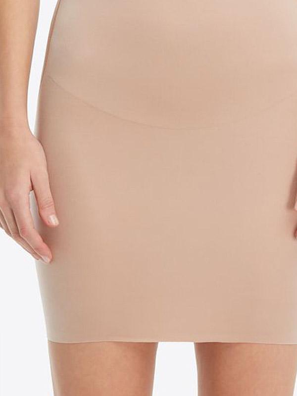 Spanx koreguojanti apatinė suknelė atvira krūtine "SmartGrip™ Nude"