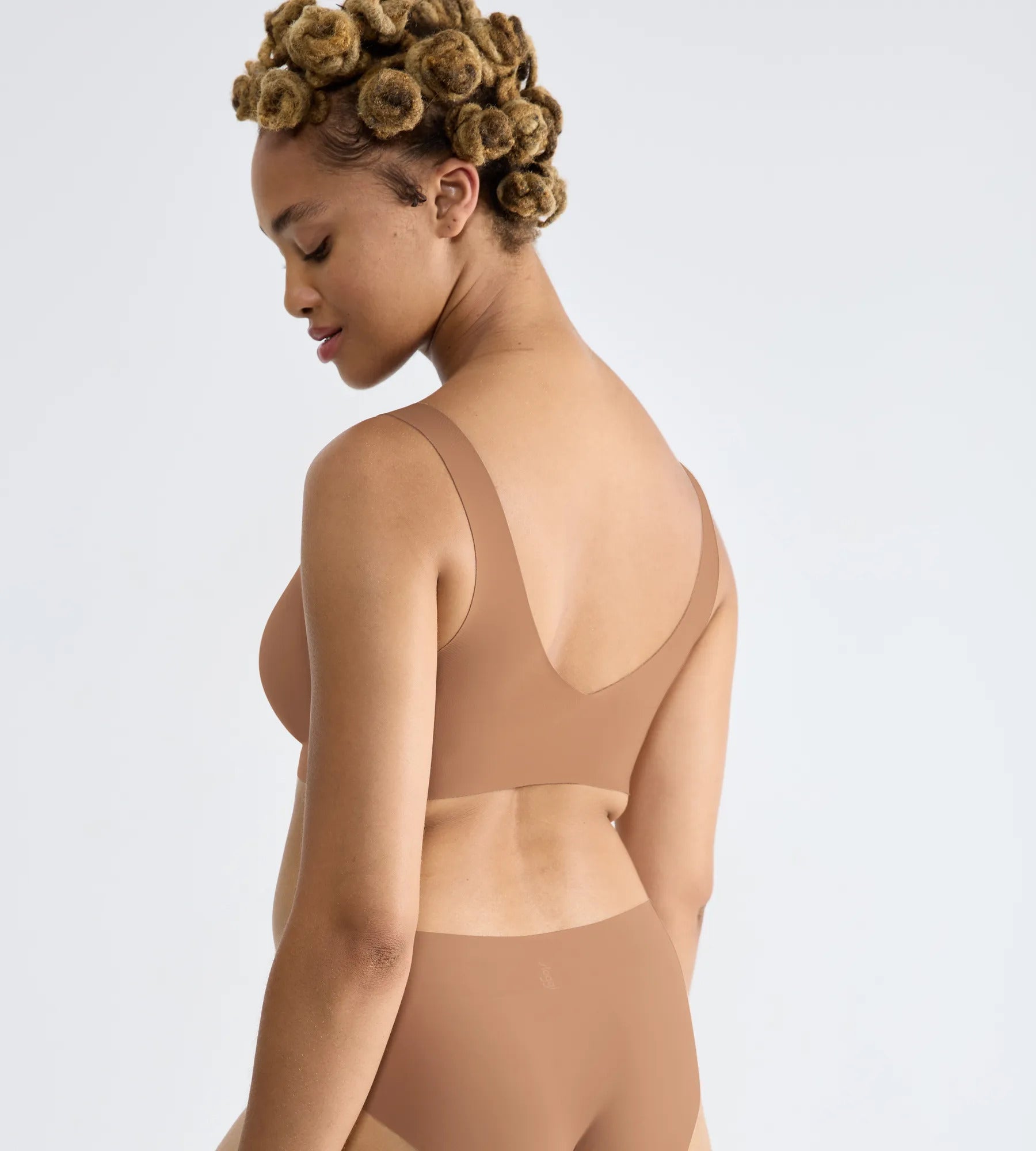 Sloggi lazeriu kirpta minkšta bevielė liemenėlė "Zero Feel 2.0 Bralette Nude"