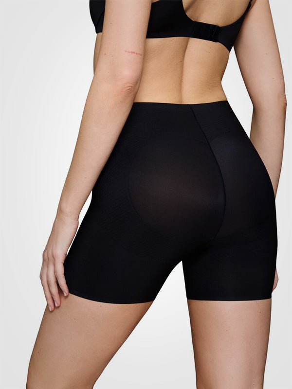 Triumph koreguojantys aukšto juosmens šortukai "BMU Illusion Curve HW Black"