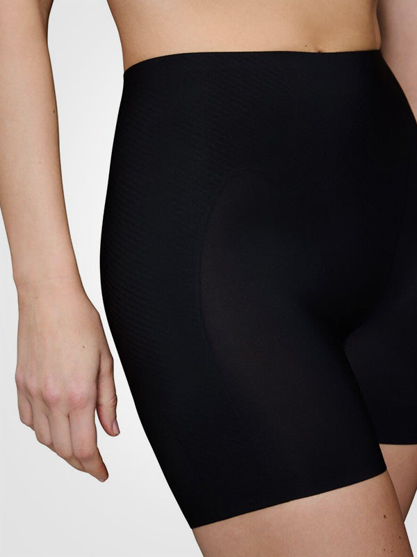Triumph koreguojantys aukšto juosmens šortukai "BMU Illusion Curve HW Black"