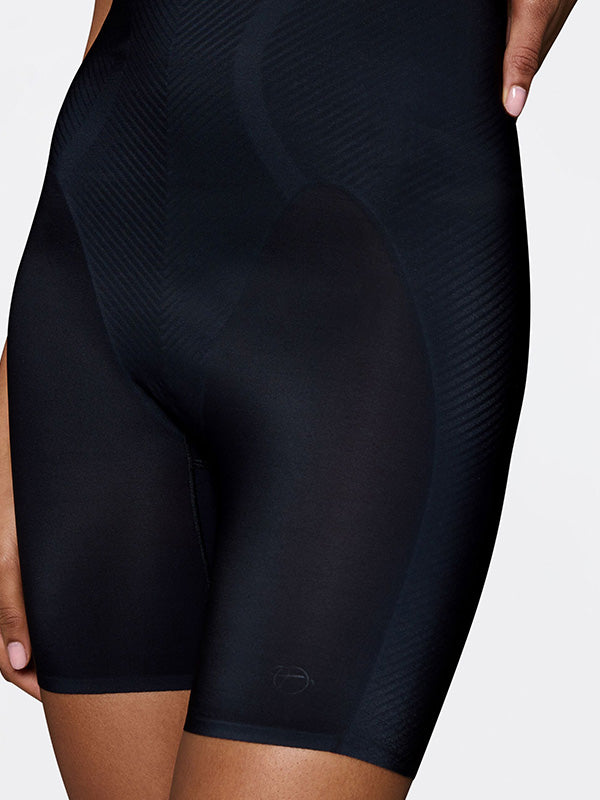 Triumph koreguojantys itin aukšto juosmens šortukai "BMU Illusion Curve Super HW Black"
