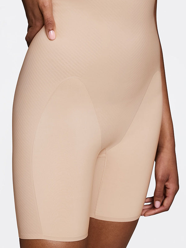 Triumph koreguojantys itin aukšto juosmens šortukai "BMU Illusion Curve Super HW Nude"