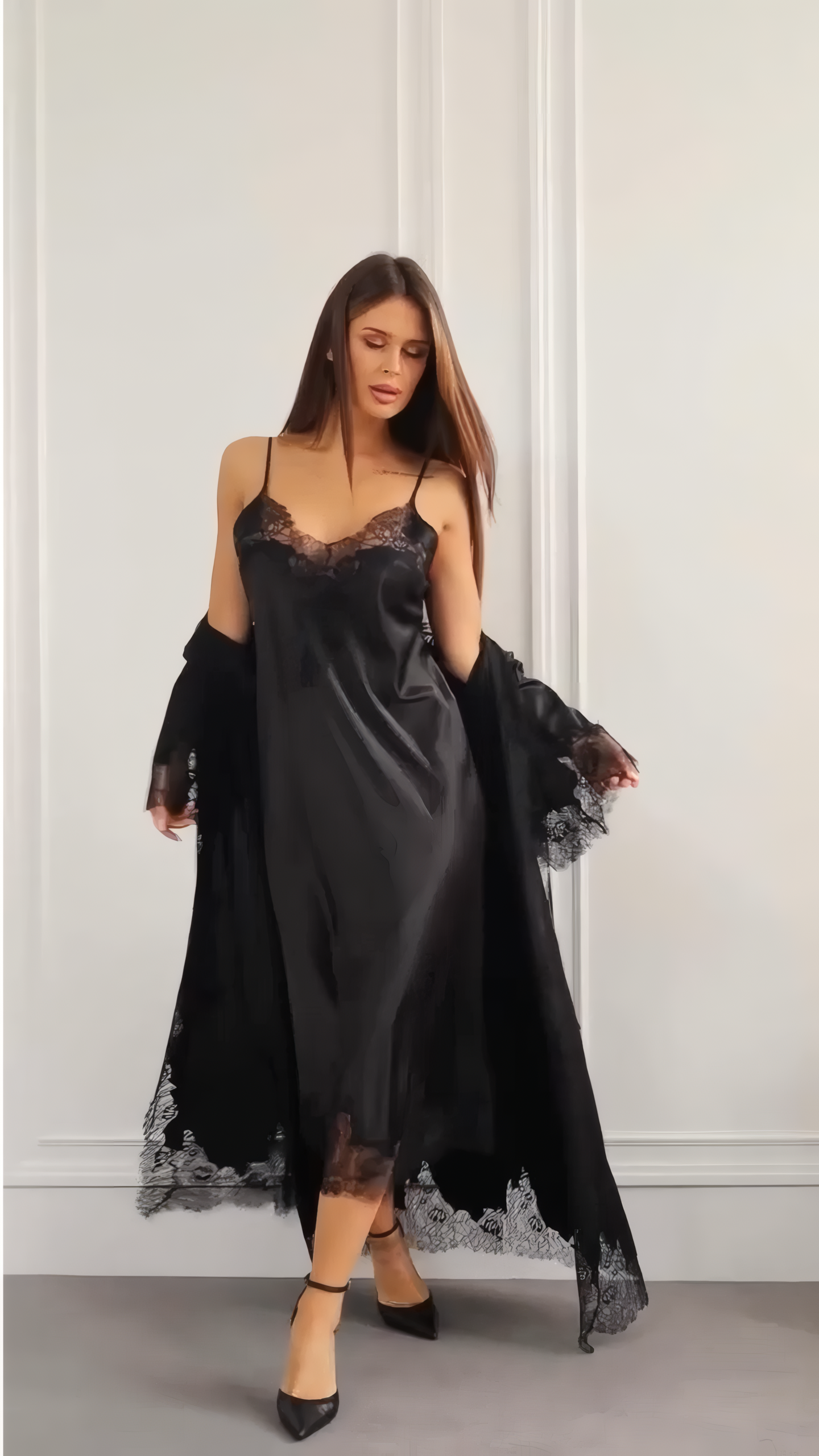 Komilfo длинный шелковый халат с кружевом "Amber Long Black"