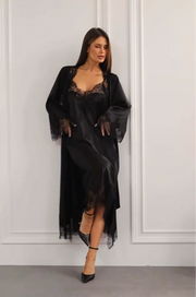 Komilfo длинный шелковый халат с кружевом "Amber Long Black"