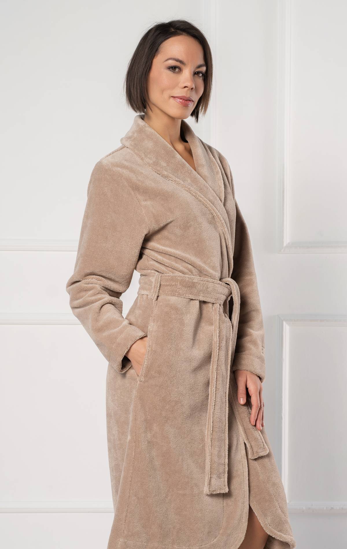 chalatas su diržu ir kišenėmis