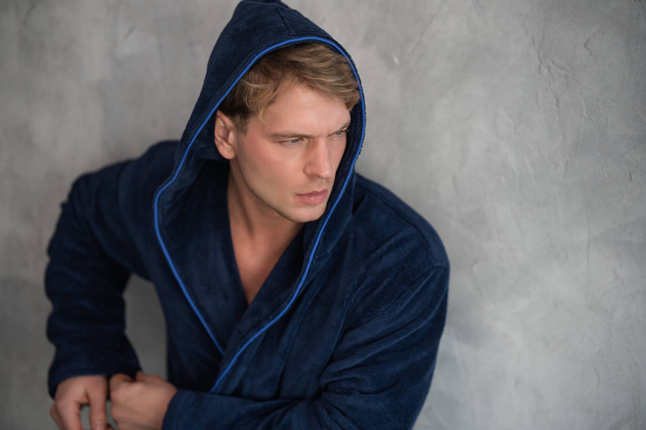 Belmanetti dvisluoksnis vyriškas chalatas su medvilne viduje ir gobtuvu "Berto Dark Blue"