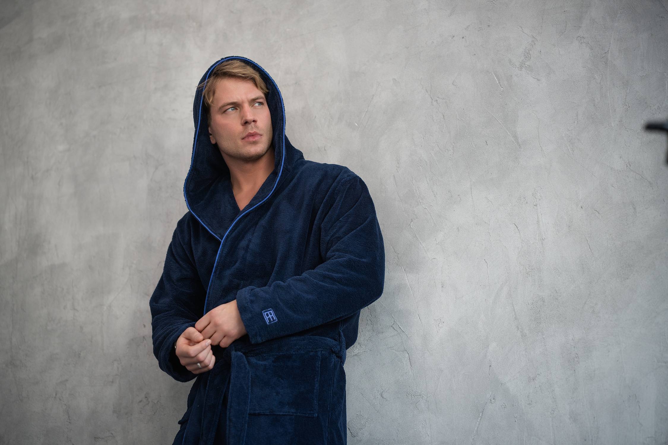 Belmanetti dvisluoksnis vyriškas chalatas su medvilne viduje ir gobtuvu "Berto Dark Blue"