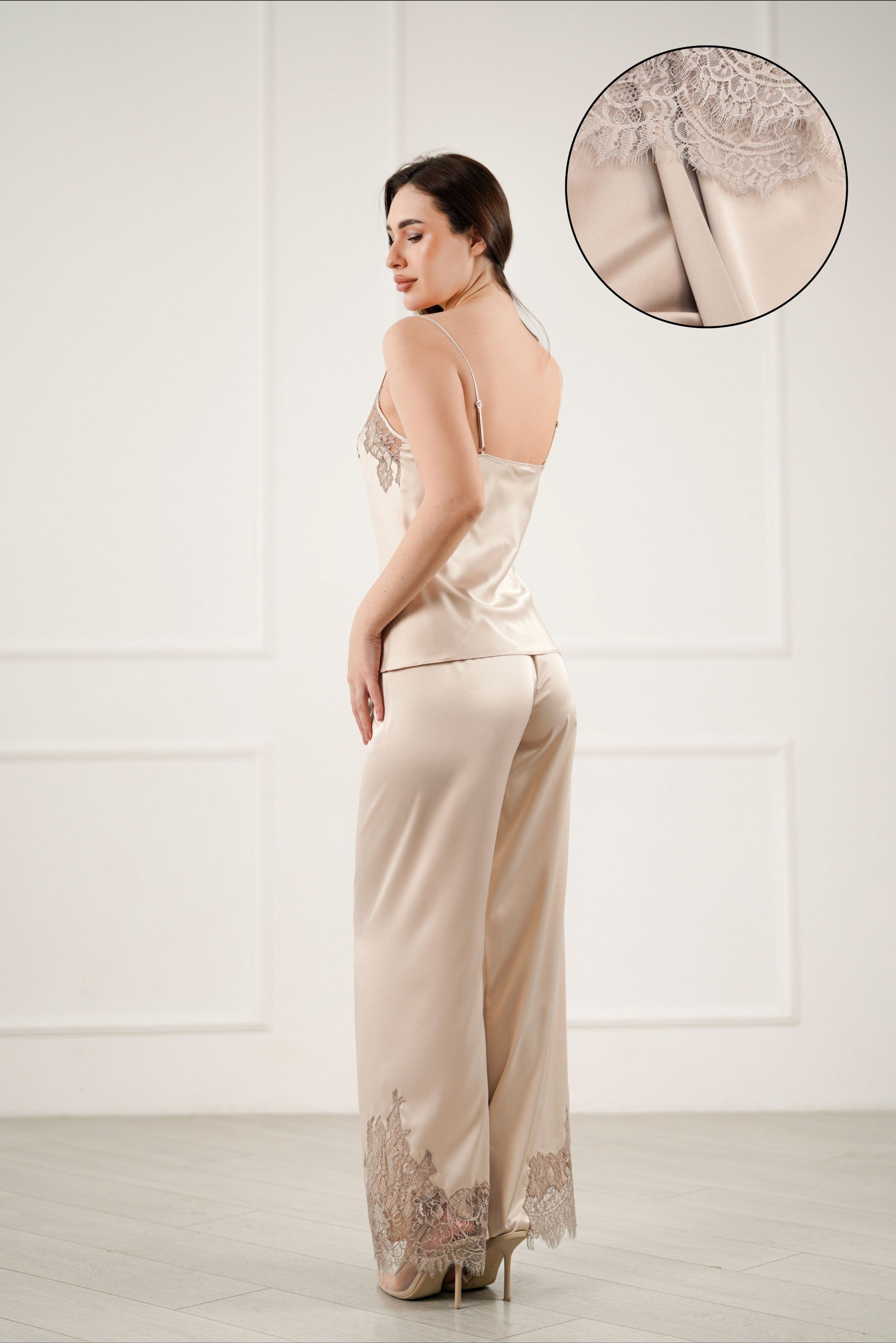 šilko nėriniuota pižama