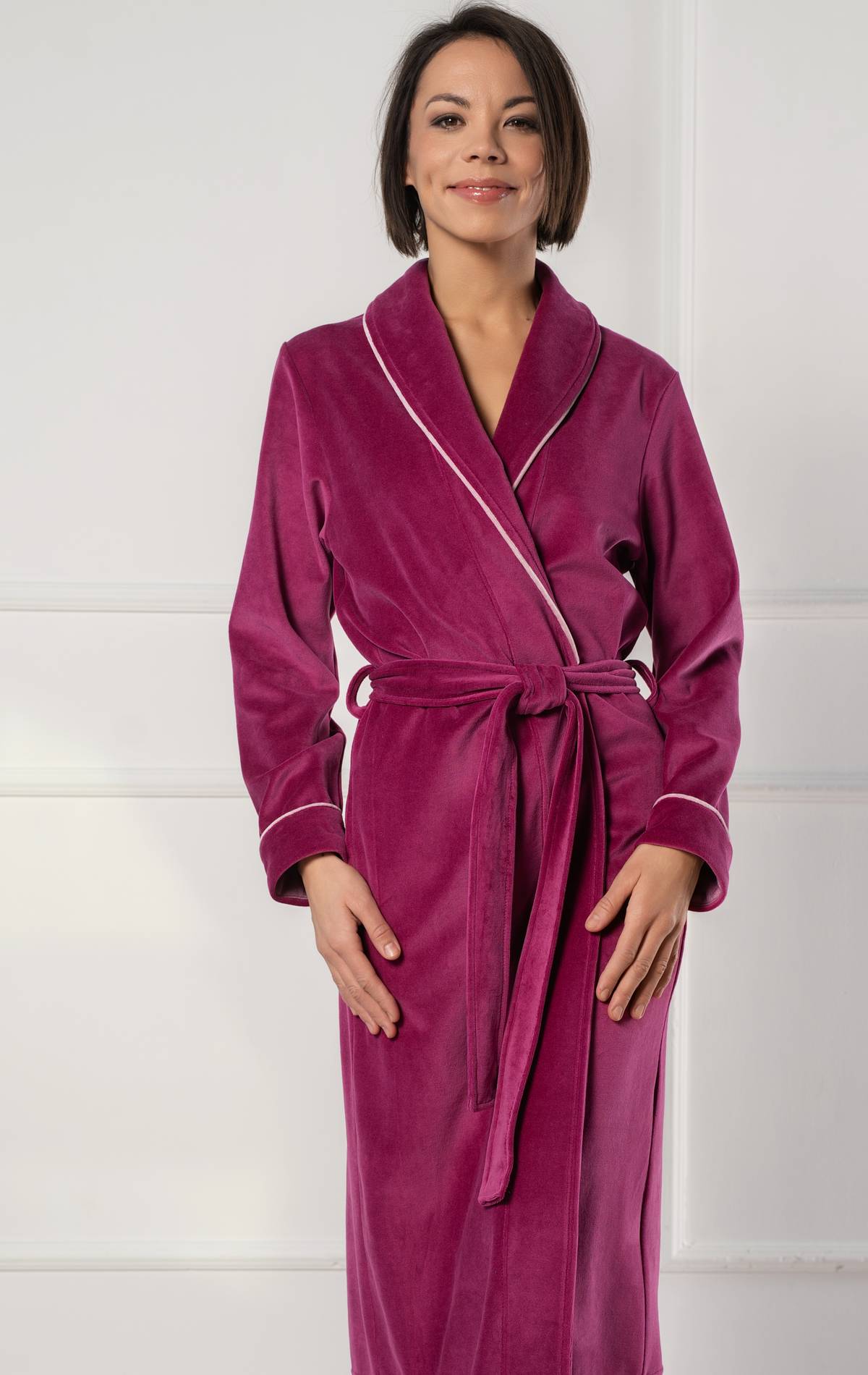 moteriškas veliūro chalatas