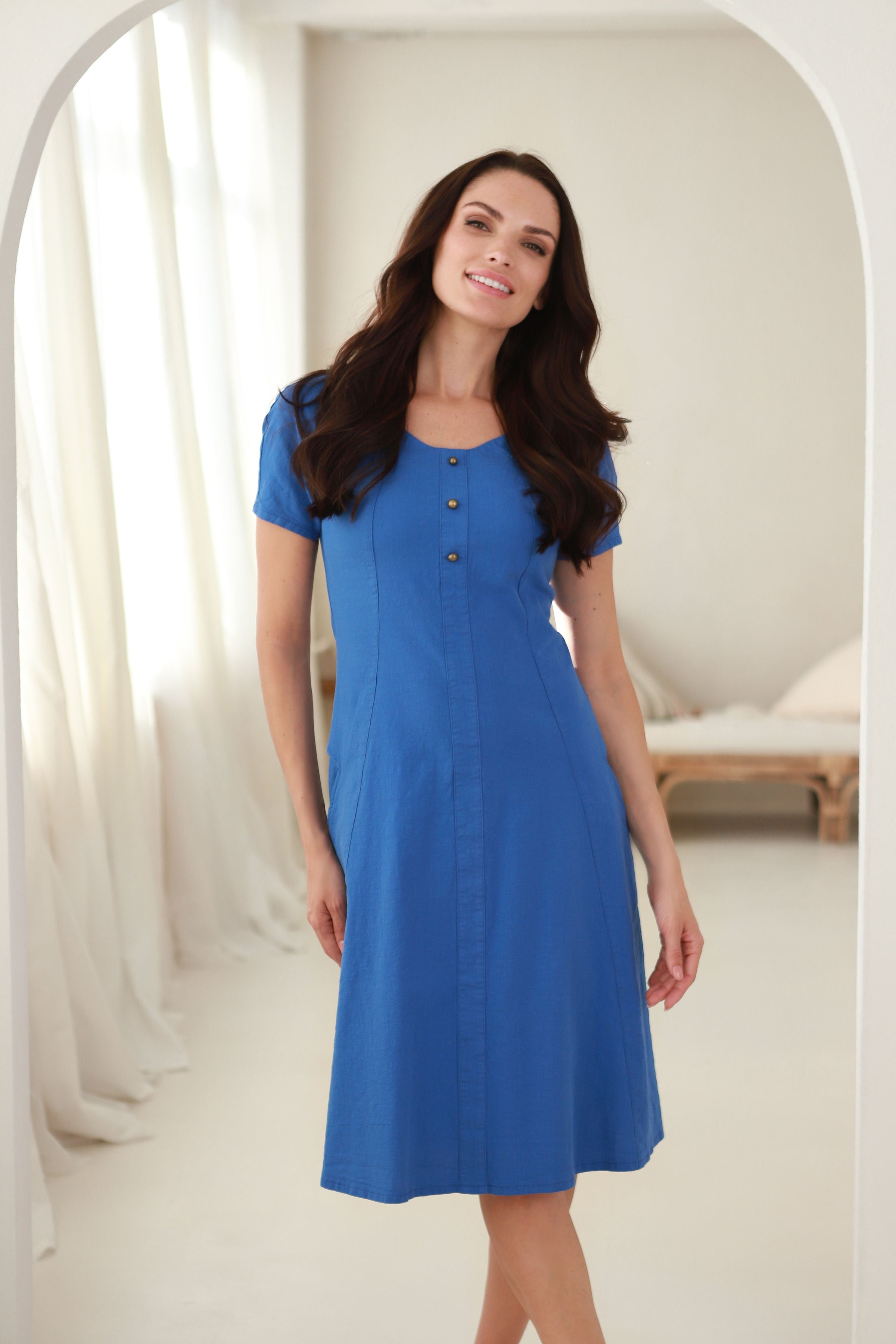 liemenuota lininė suknelė