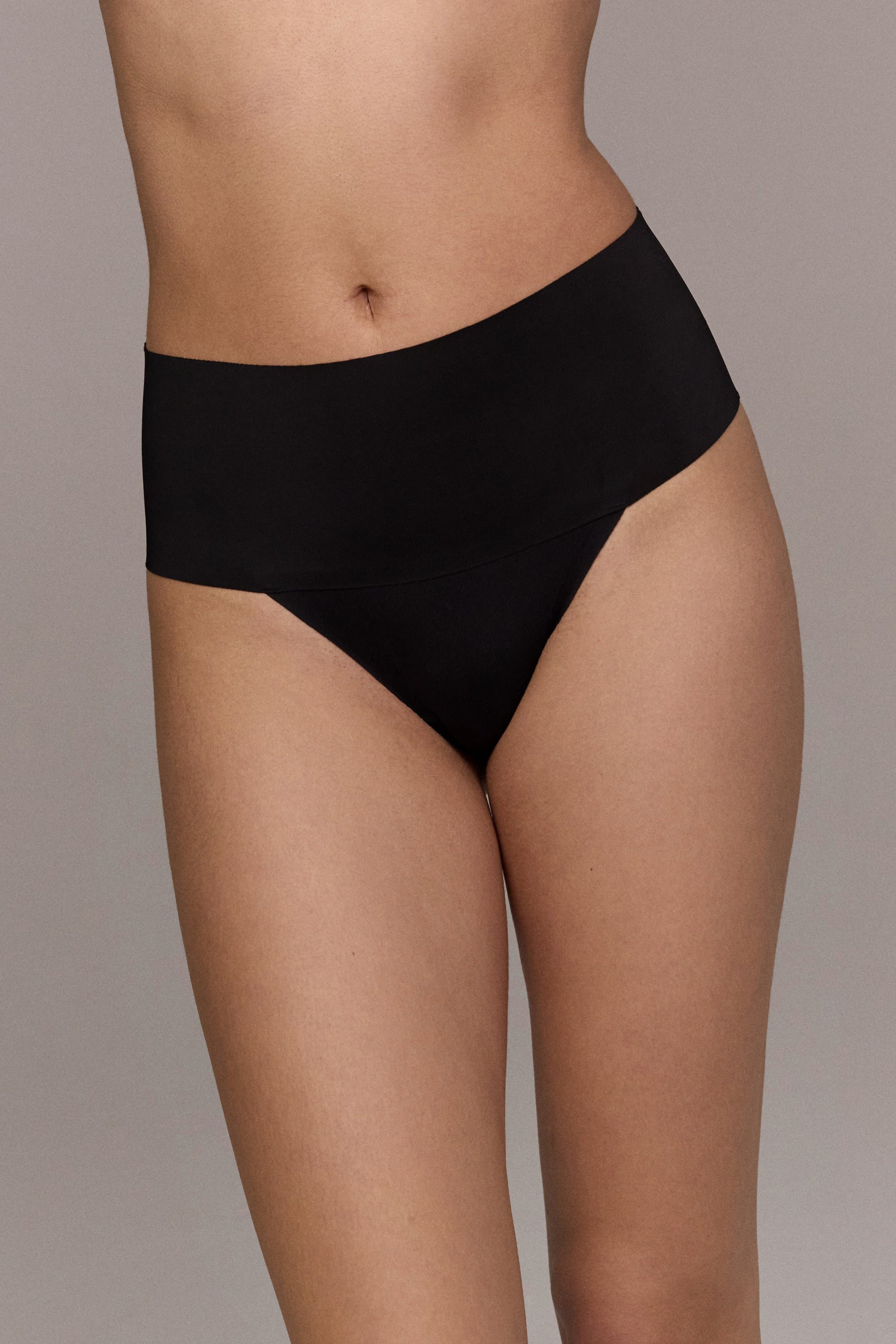 Aruelle Smoothing Thong Ivy Black