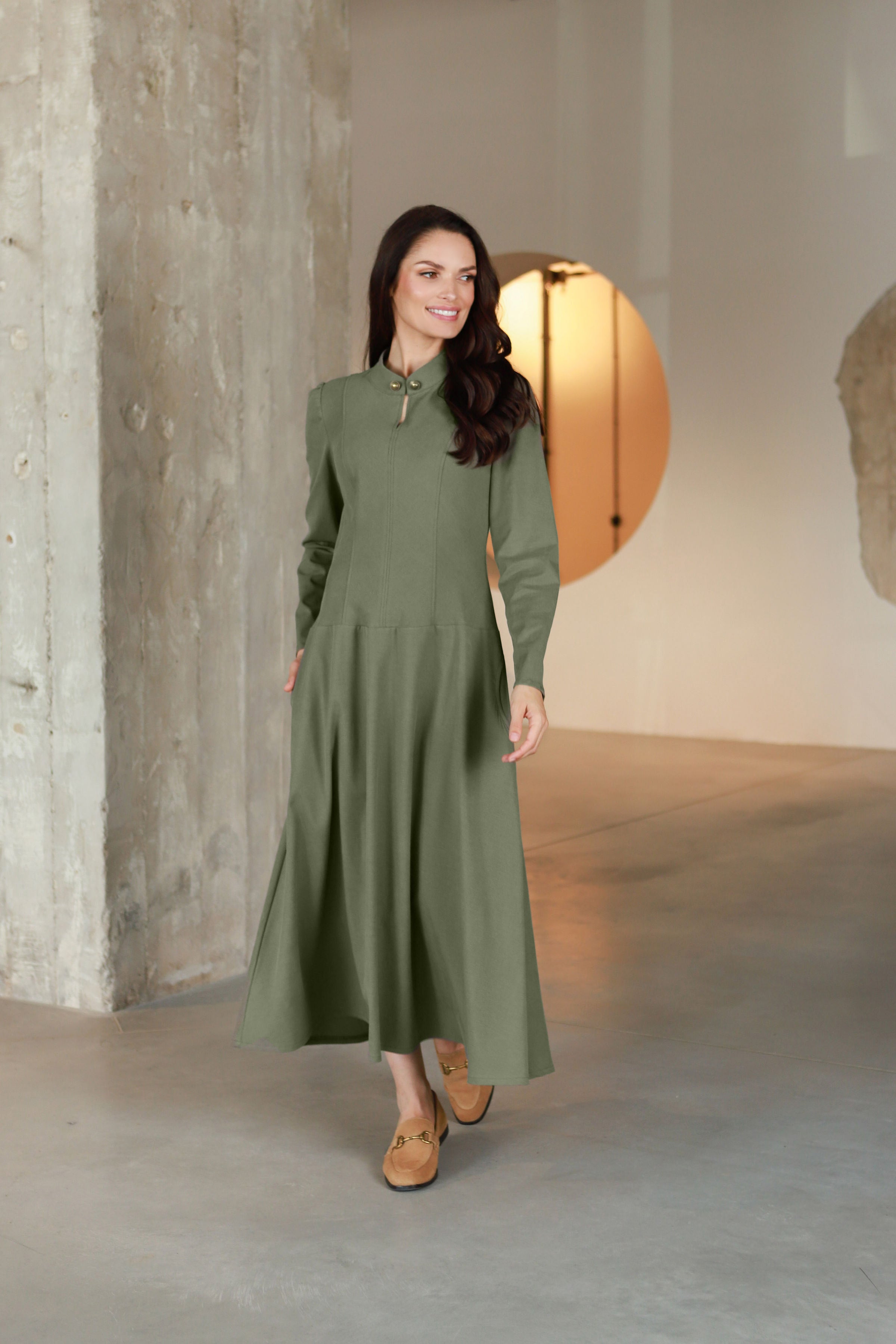 Lega ilga A silueto suknelė "Elara Olive Grey"