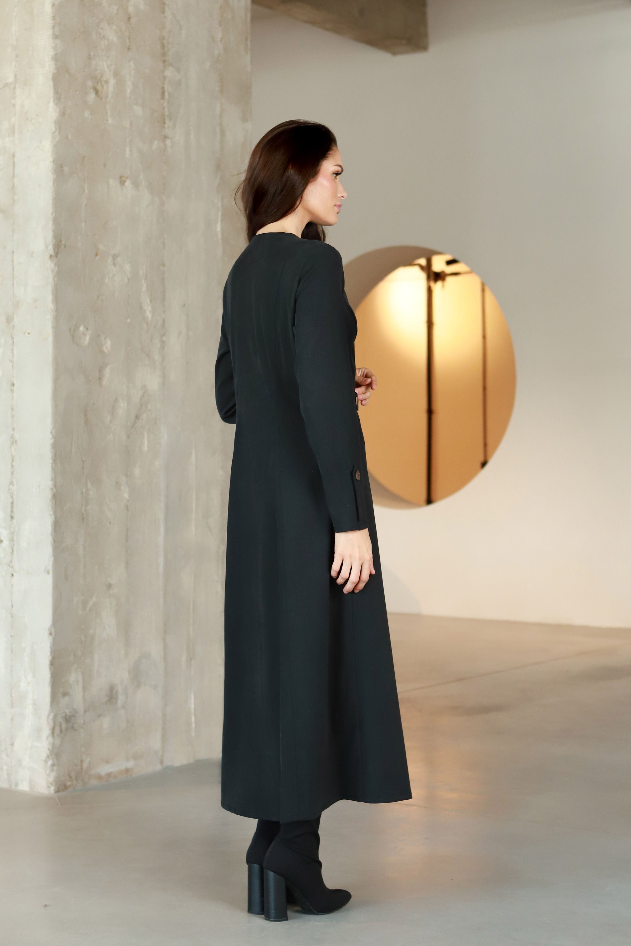 Lega midi suknelė su sagomis "Ivana Graphite Black"