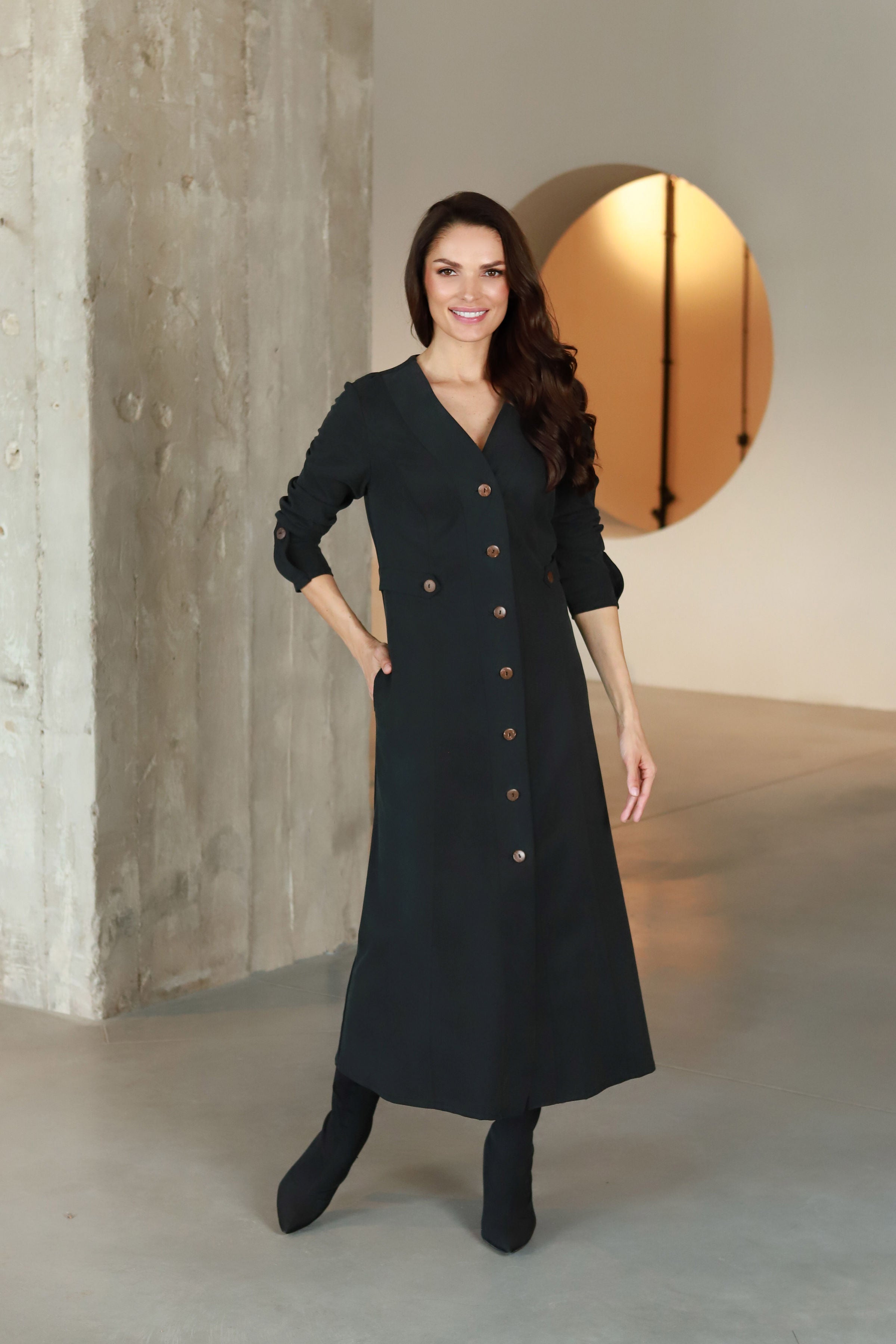 Lega midi suknelė su sagomis "Ivana Graphite Black"