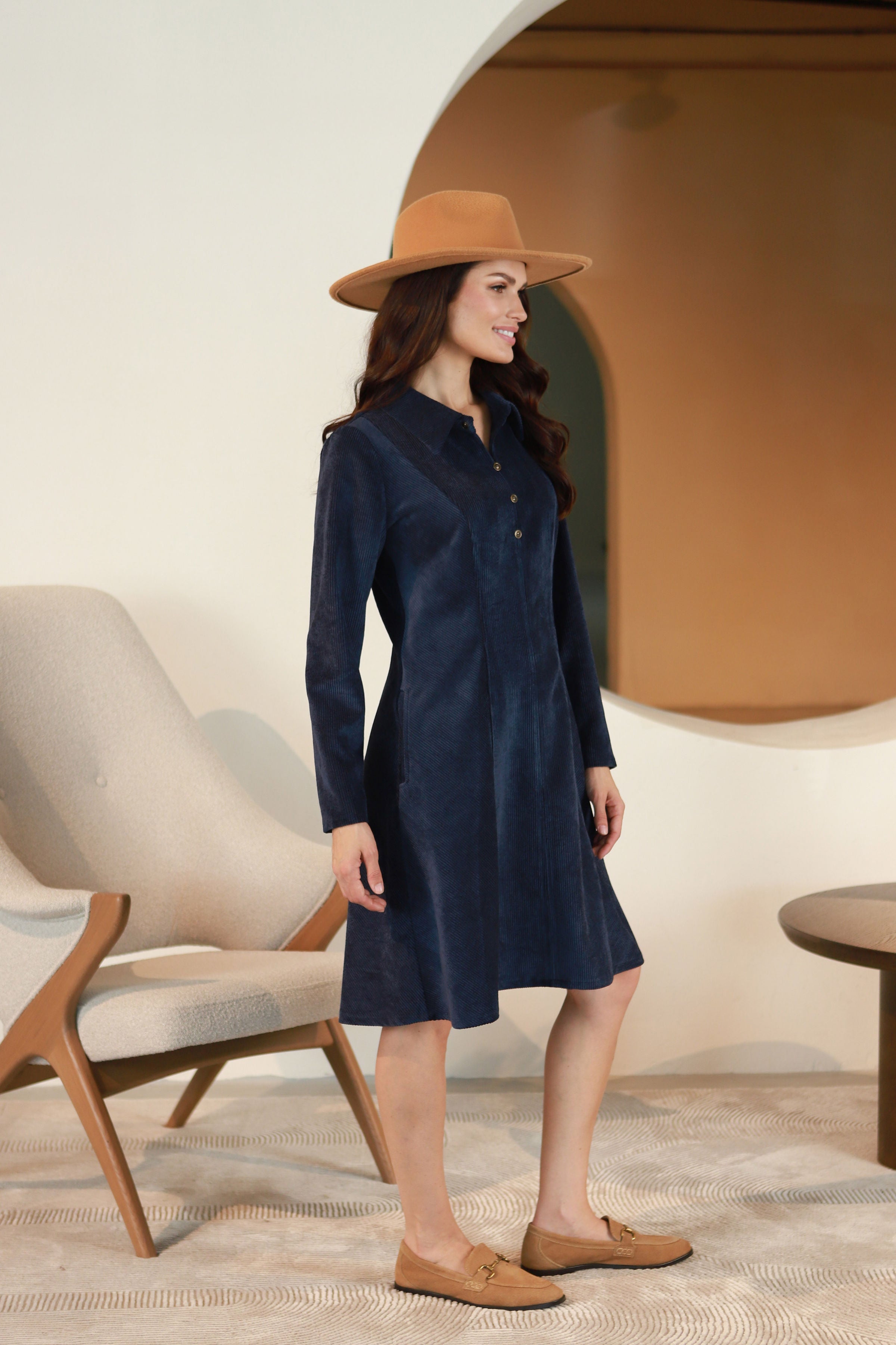 Lega įliemenuota velvetinė suknelė "Noemi Navy Velvet"