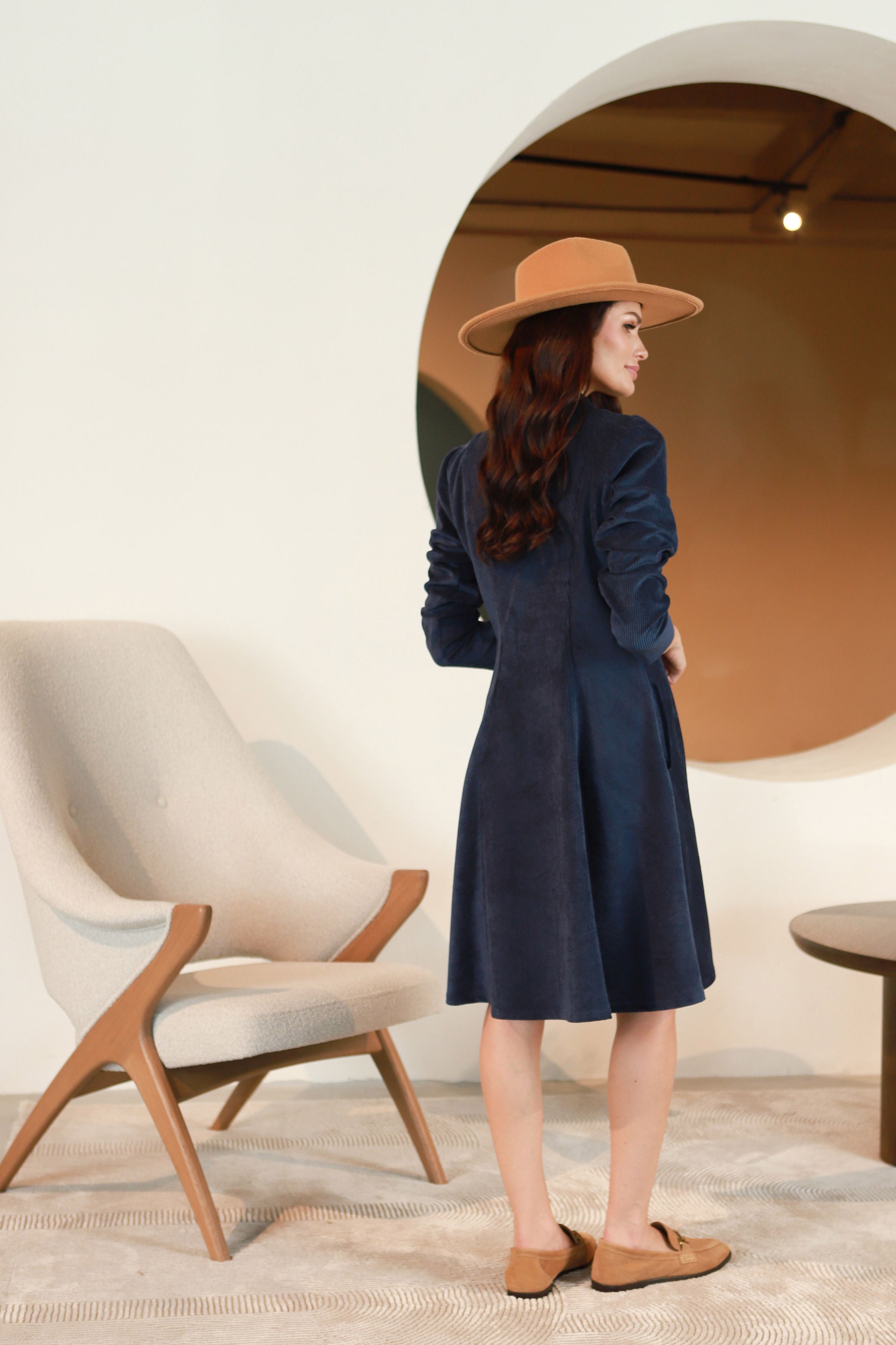 Lega įliemenuota velvetinė suknelė "Noemi Navy Velvet"