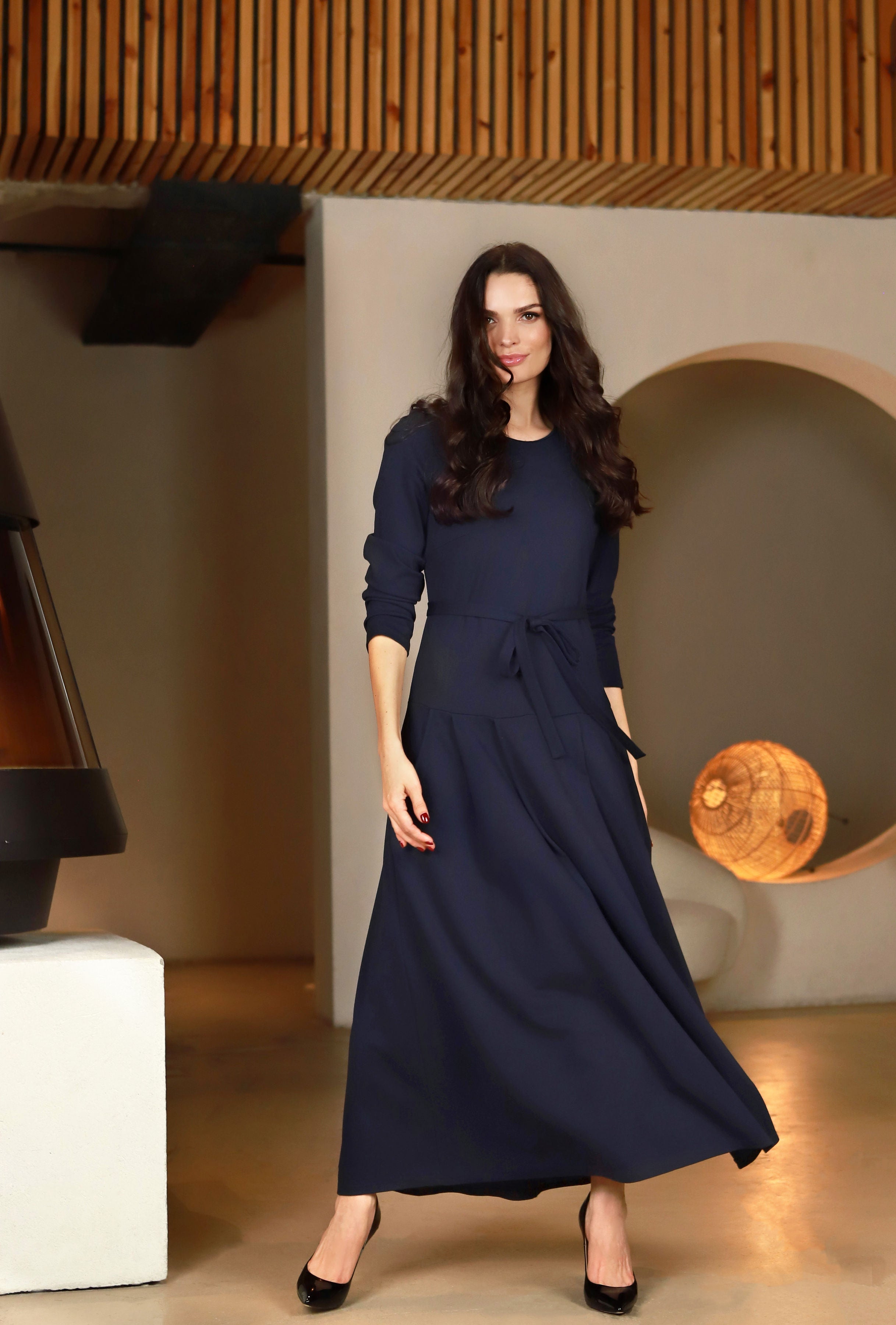 Lega ilga viskozinė suknelė su dirželiu "Liza Navy"