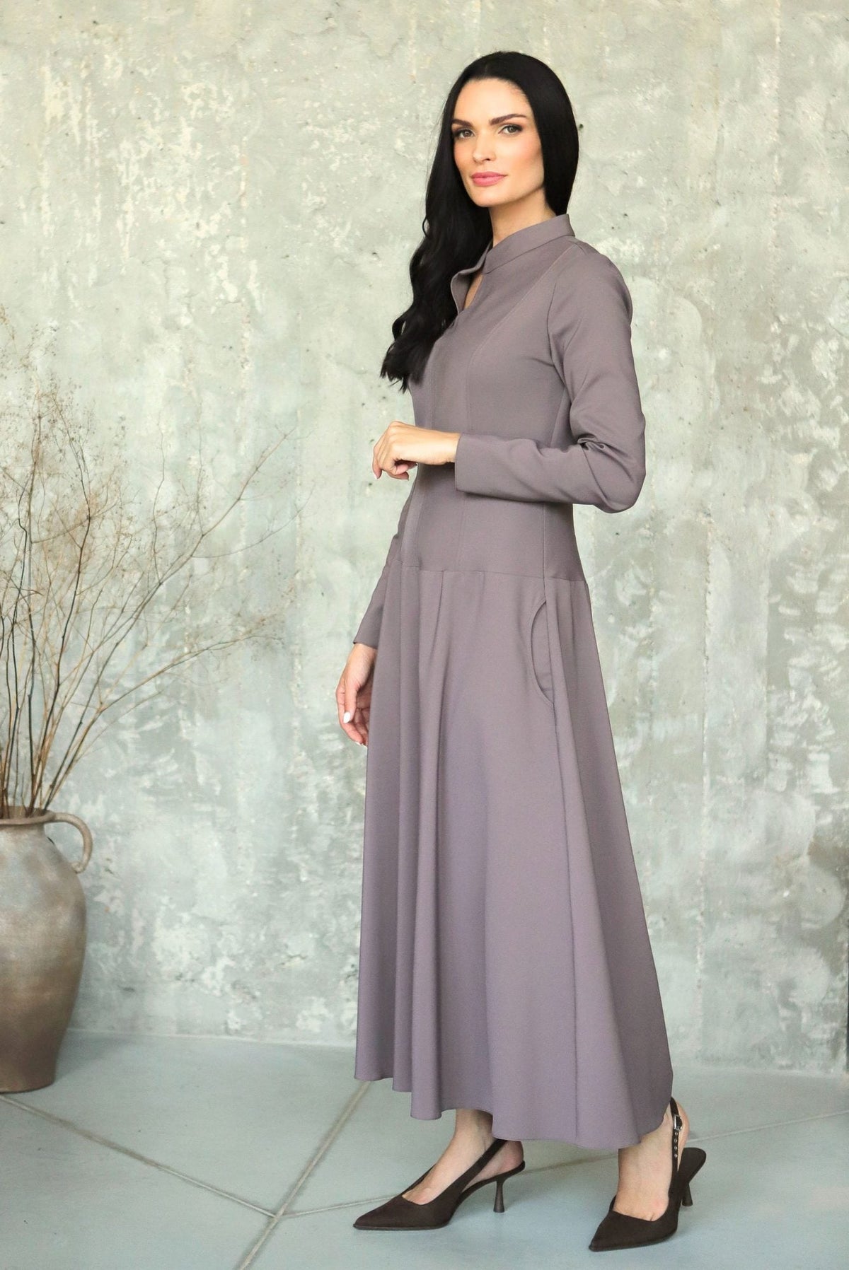 liemenuota ilga suknelė