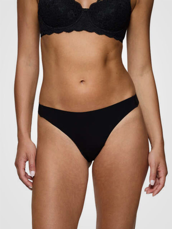 Triumph besiūlės kelnaitės stringai 