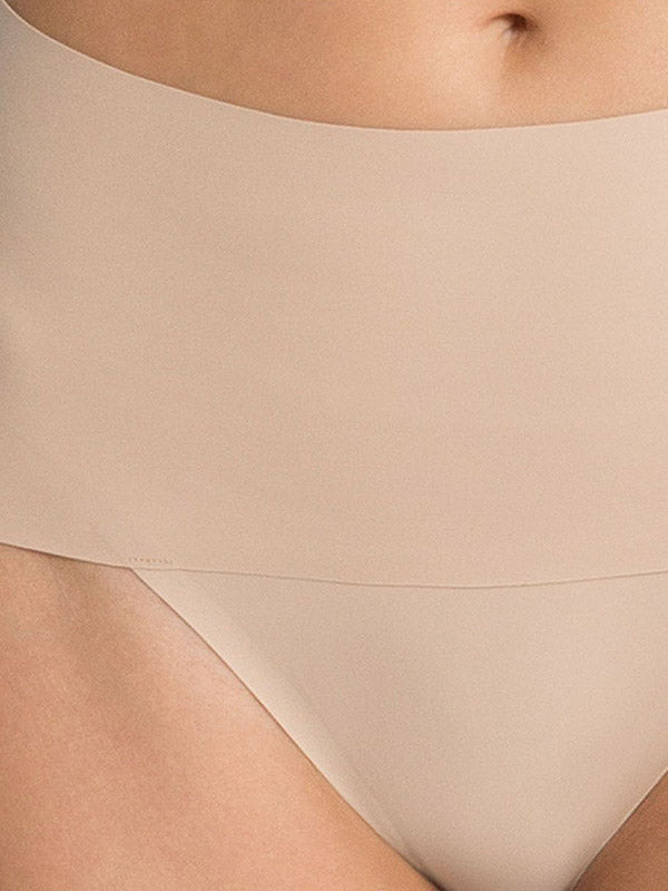 Spanx разглаживающие стринги "Undie-tectable® Nude"