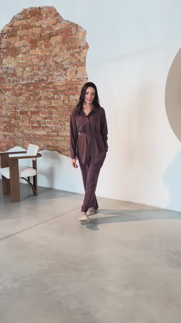 Load video: plačios liocelio kelnės judesyje