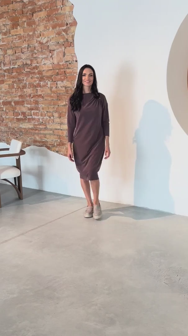 Load video: laisva liocelio suknelė judesyje