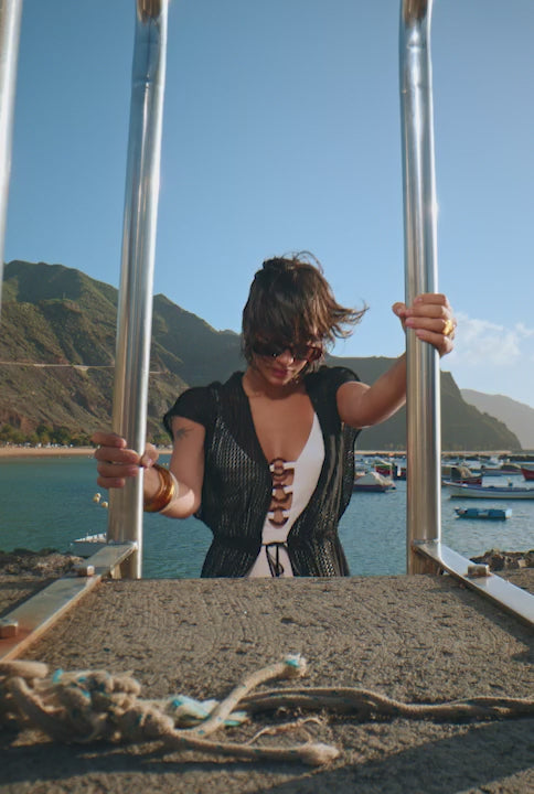 Загрузить видео: kokybiškas maudymosi kostiumėlis