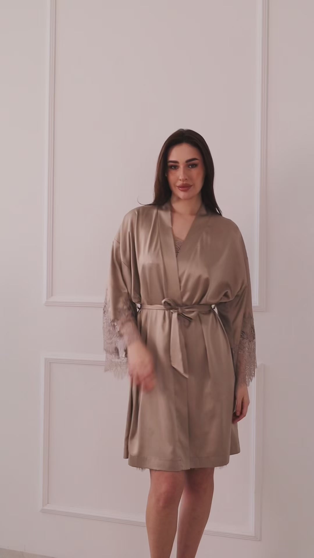 Įkelti vaizdo įrašą: moteriško šilko chalatai